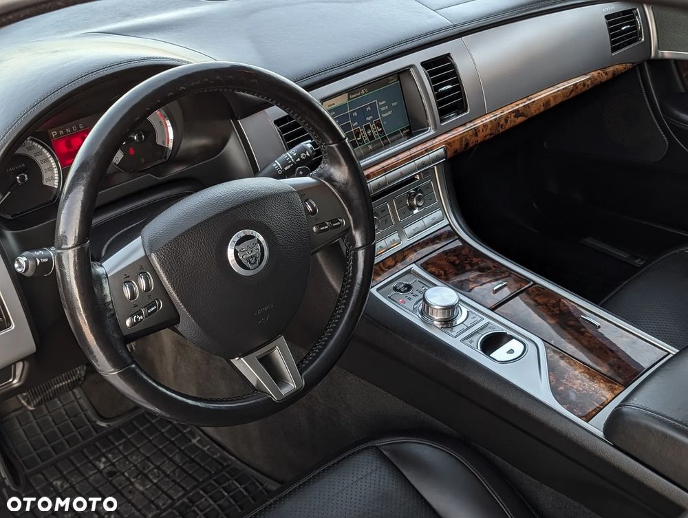 Jaguar XF 3.0 V6 S Luxury - 17