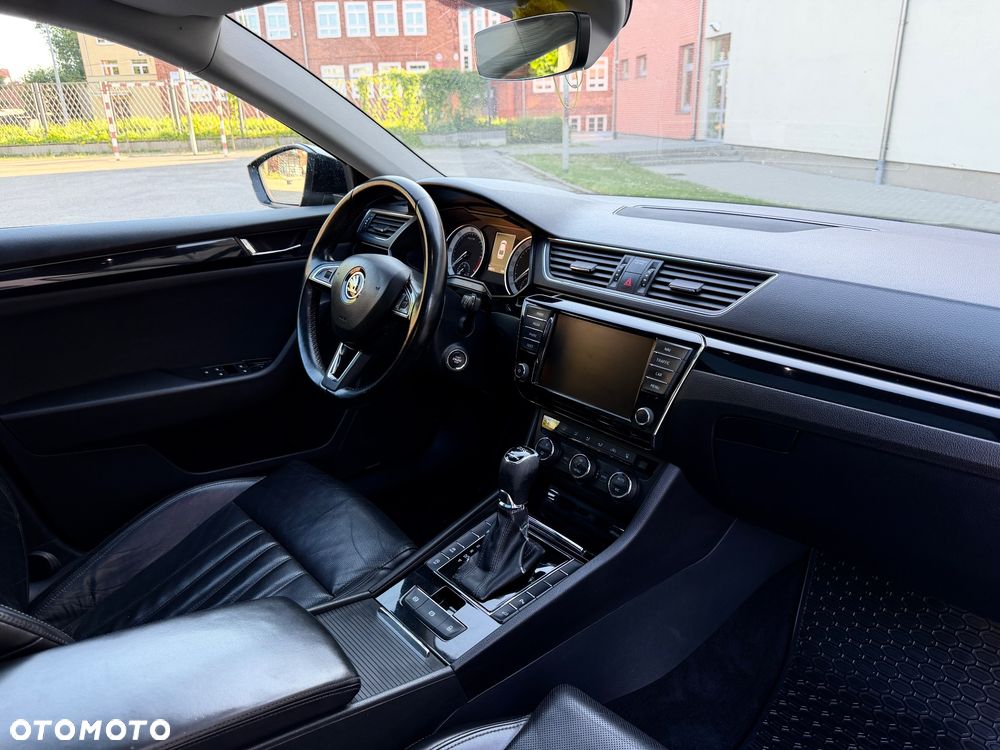 Skoda Superb 2.0 TDI L&K DSG - 33