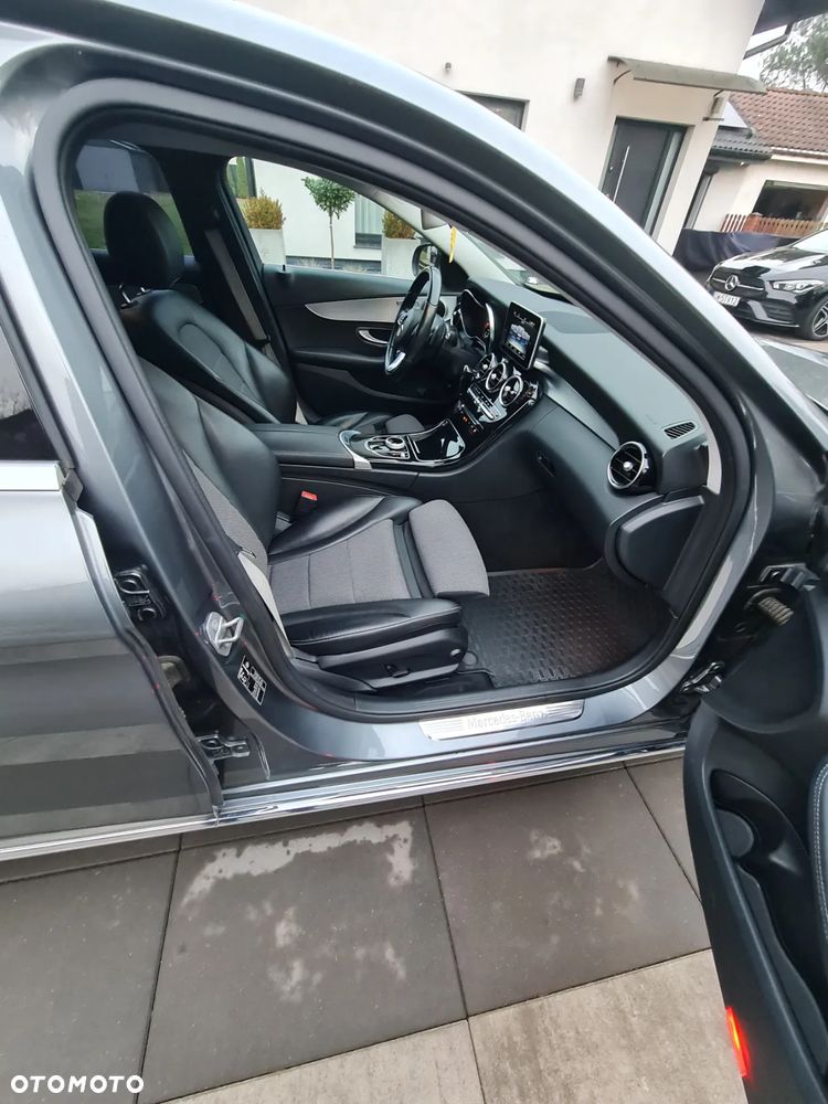 Mercedes-Benz Klasa C 180 7G-TRONIC - 17