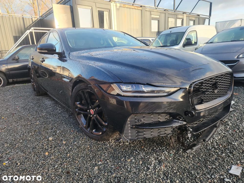 Jaguar XE - 3