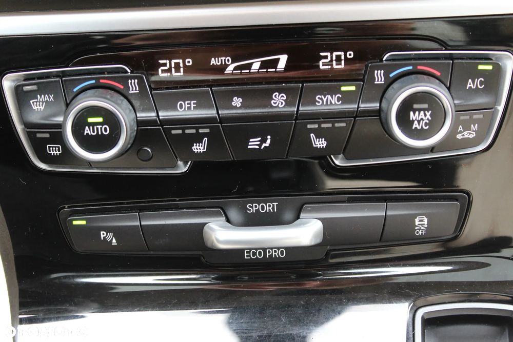 BMW Seria 2 218d Luxury Line - 30