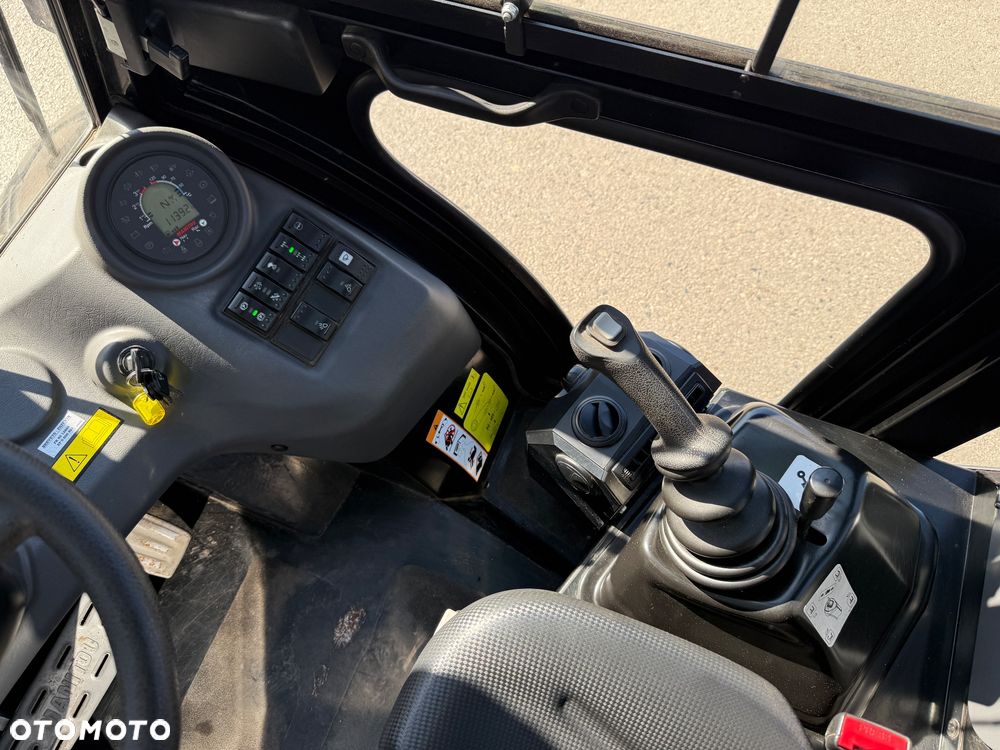 Manitou Terenowy Wózek Widłowy MC25-4 - 21