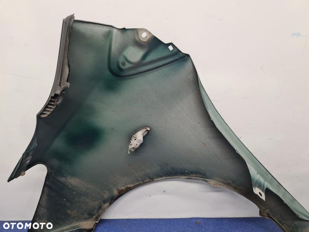 TOYOTA YARIS II LIFT BŁOTNIK PRZÓD PRAWY 6S3 - 10