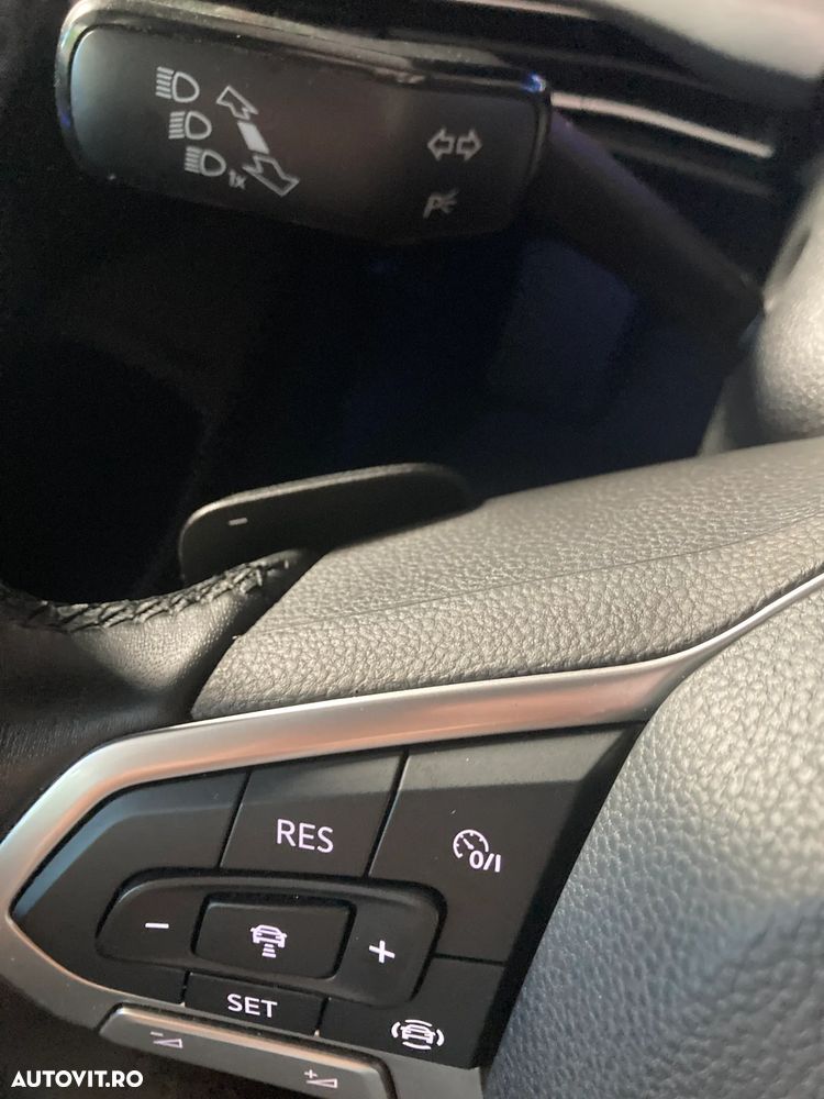 Volkswagen Golf 1.5 eTSI ACT DSG MHEV Life - 31