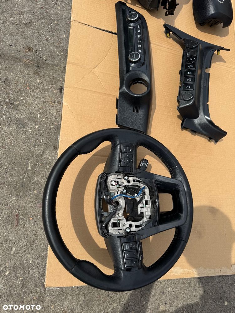 TOYOTA HILUX  a 8 VIII  LIFT CZĘŚCI kierownica z tempomatem wszystkie   2015- Radio    1300zl / 86140-OK620 138000-6050H101 BQ800962 FT0078A 10R-04  Moduł nawigacj 400zl / QNG-BE2808  6434C-BE2808  TA-2014 202-SMB033   Sterownik moduł napędu 300zl  89533-71092 363811-12720   Moduł kamera radar asystent 300zl  MFC430TA 8646C-OKO20   62A669-000 89990-0K081  -300zł   88650-0K560 MA277400-6930  -200zł   Sensor radar distronic acc 1400zl  88210-OKO50  Moduł zamka centralnego 150zl  89740-OKO40 61B921-000  MODUL STEROWNIK START STOP -400zl  8926A-OKO10 219002-3230   89784-F4020 200zl  POMBA ABS  700zl  116040-48230 89541-71810  MODUŁ STOP AND START 600zl  89260-0K062 219001-4640   STEROWNIK MODUL WTRYSKU ENGINE CONTROL 3400 zł   89666-0KW12 SZ276100-5300   MODUŁ POZIOMOWANIA REFLEKTORÓW 200zł  89960-71050 35600-70567 88QkX375957   Gateway 250zl  89100-71010 5012-9894   Przepływomierz 2.4 -100zl 22204-30030 197500-0030   081-0H86 -200zl   Wentylator 400 184721 B453771   Rezystor wentylatora silnika dmuchawy 350  499300-2250    89960-71050 35600-70567  88QKX375957    Obudowa panel ramka radia 200zl 55420-kk140  Moduł bezpieczników skrzynka zestaw startowy zestaw do odpalenia hilux 8 2.4  89221-0K011 82730-OK520   Licznik zegary 83800-FD290-B 800  Przełącznik zespolony taśma zwijak manetka 1117732 -800zl   Przelacznik napędów reduktora M57265 -150zl   sensor air bag 89170-0K841 RA 231000-8551 -1000zl   Zestaw konsola pasy deska rozdzielcza toyota hilux 8 oryginalna 3300zl   Moduł przekaźnik świec żarowych 28551-0E010 150zl   panel klimatyzacji 400 zł 55900-0KB10 6440888a  oslona konsoli 200zl  55407-kk071 55414-kk04   Lewarek zmiany biegów automat 350zł  A004 16AUG18   Pedal hamulca 150zł   ramiona wycieraczek mechanizm wycieraczek 350zl 85110-0K171 AE159300-7070  Nagrzwnica 700zl  87010-0KG90  Lewarek 200 zł   kurtyny prawa lewa L9XN8251623 1L0V62718Q3H  TG11E01001  00589-P1-000194  1500sztuka   55303-KK040 stelaz konsoli 300   55607-kk020 osłona pod konsole 50 zł   55642-KK020 66995-KK020 55618-kk040 66995 -Kk040 55618-KK060 -100zl   Instalacja elektryczna skrzynka bezpieczników cena do dogadania   82169-kk020  82143-KK670 82199-KK561 82138-KK081 82121-KKK51-A  82171-KK141  Ab 111-59ibw2-r 7432472-ab   SZYBKA WYSYŁKA PARAGON FAKTURA MOŻLIWOŚĆ DOSTAWY W TEN SAM DZIEN U CIEBIE POSIADAMY WIELE CZĘŚCI DO TEGO MODELU  I - 10
