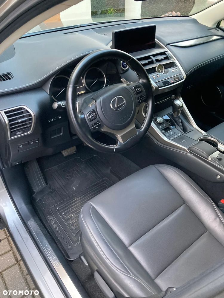 Lexus NX 300 F Impression AWD - 8