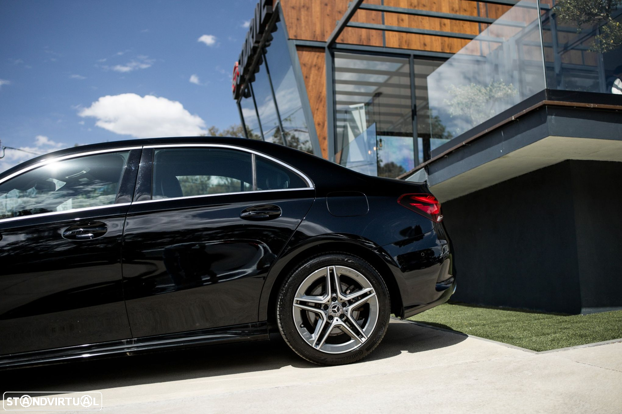 Mercedes-Benz A 250 Limousine e AMG Line - 7