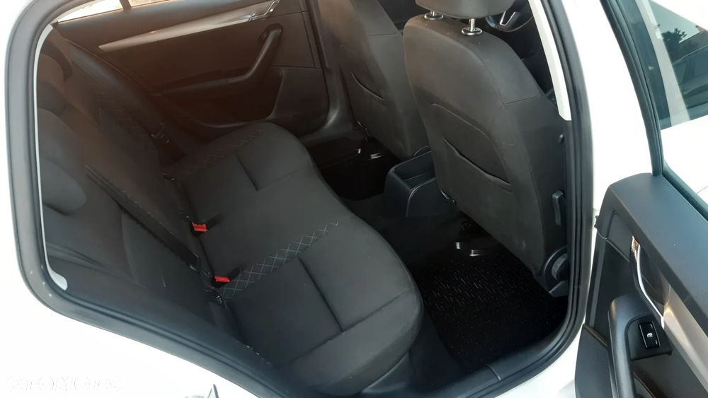 Skoda Octavia 1.6 TDI DSG Ambition - 27
