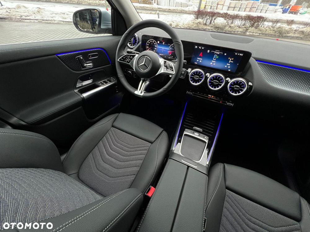 Mercedes-Benz GLA - 13