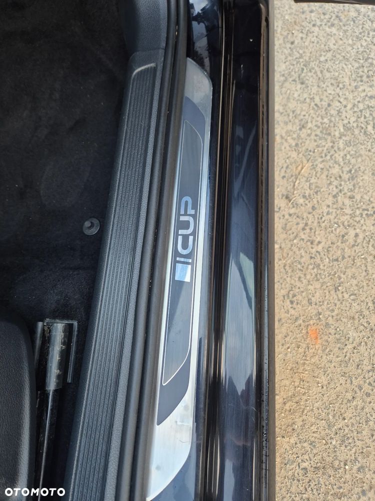 Volkswagen Golf 1.6 TDI BlueMotion Technology Cup - 32