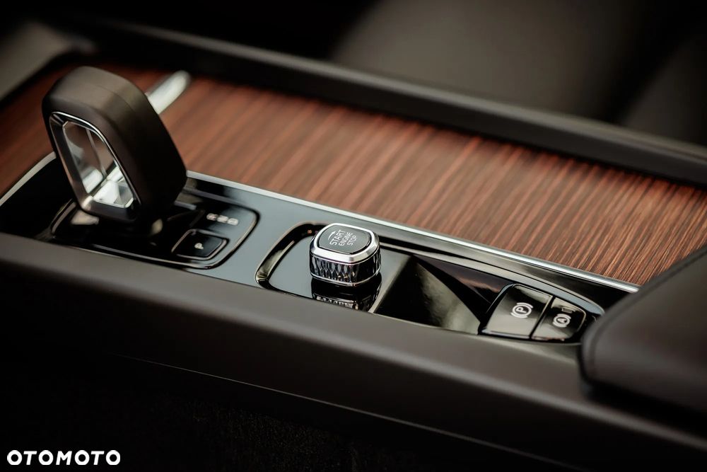 Volvo XC 60 B5 B AWD Plus Dark - 31