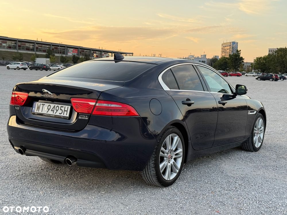 Jaguar XE 25t AWD Prestige - 7