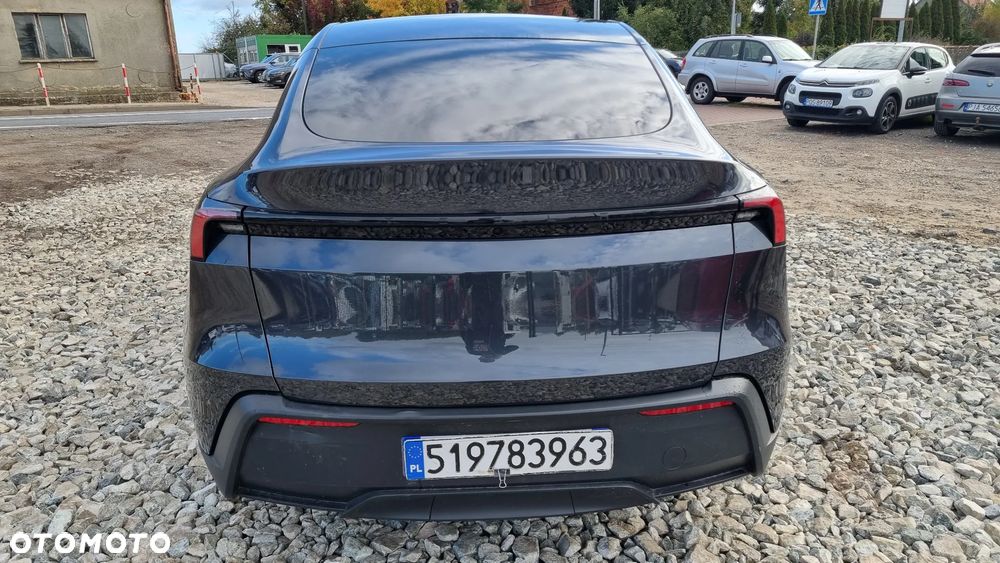 Tesla Model Y 2026 photo 4