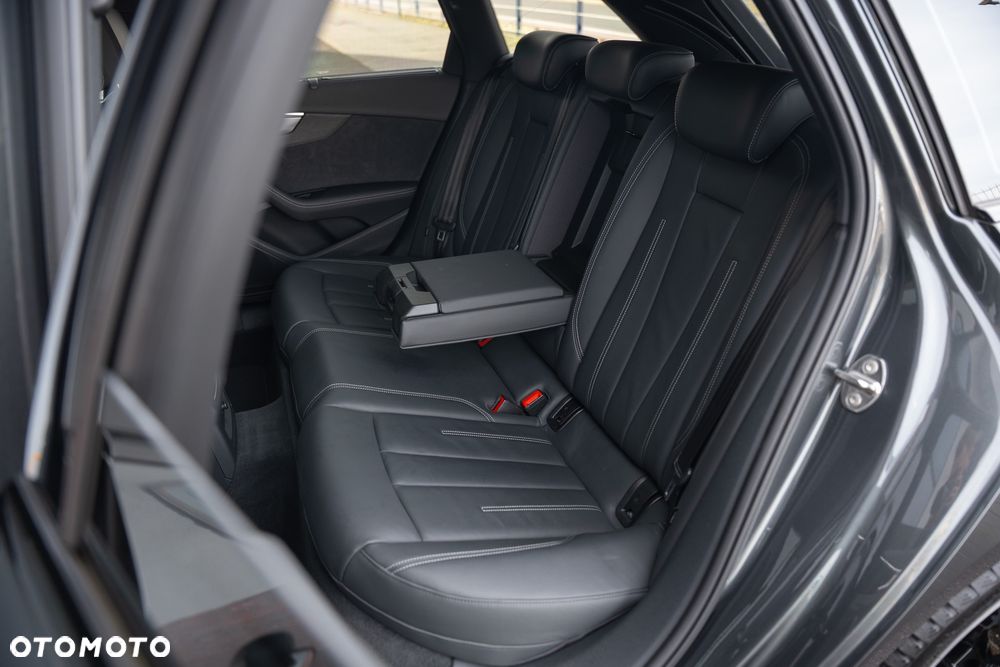 Audi A4 Avant 40 TFSI quattro S tronic - 35