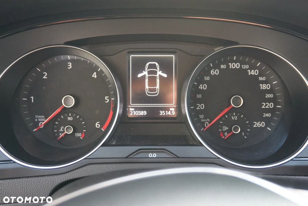 Volkswagen Passat 2.0 TDI SCR Trendline - 26