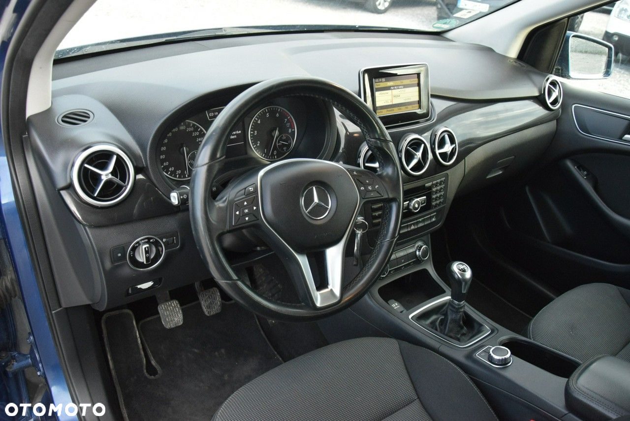 Mercedes-Benz Klasa B 180 Edition - 28