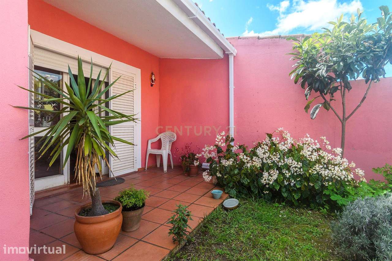 Moradia T2+1 em Quarteira - Loulé - Conforto e Localização Privilegiad - Grande imagem: 3/27