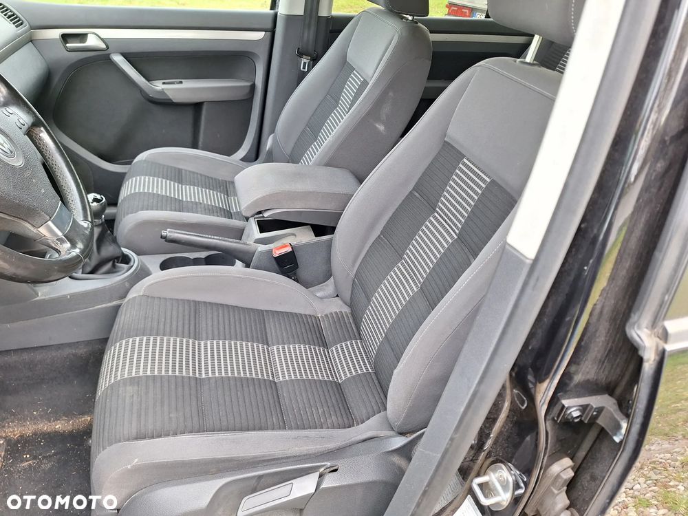 Volkswagen Touran - 10