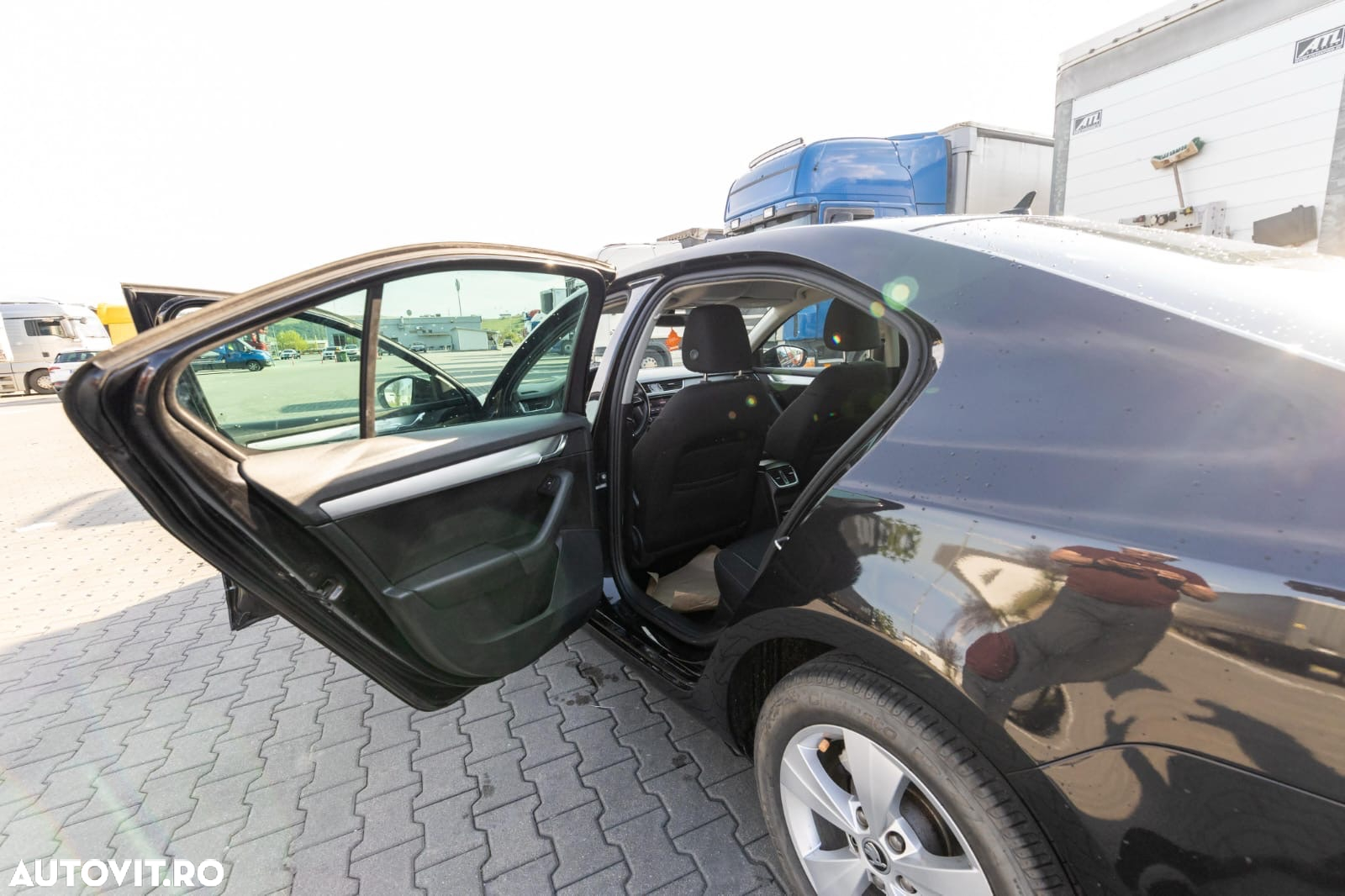 Skoda Octavia 1.6 TDI DSG Ambition - 8