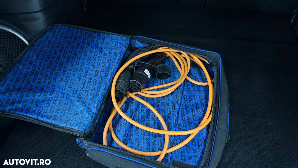 Mitsubishi Outlander 2.0 4WD Plug-In Hybrid - 36