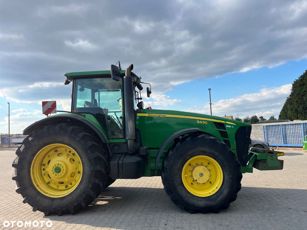 John Deere 8430 - 12