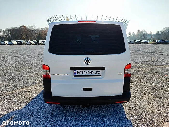 Volkswagen Caravelle - 10
