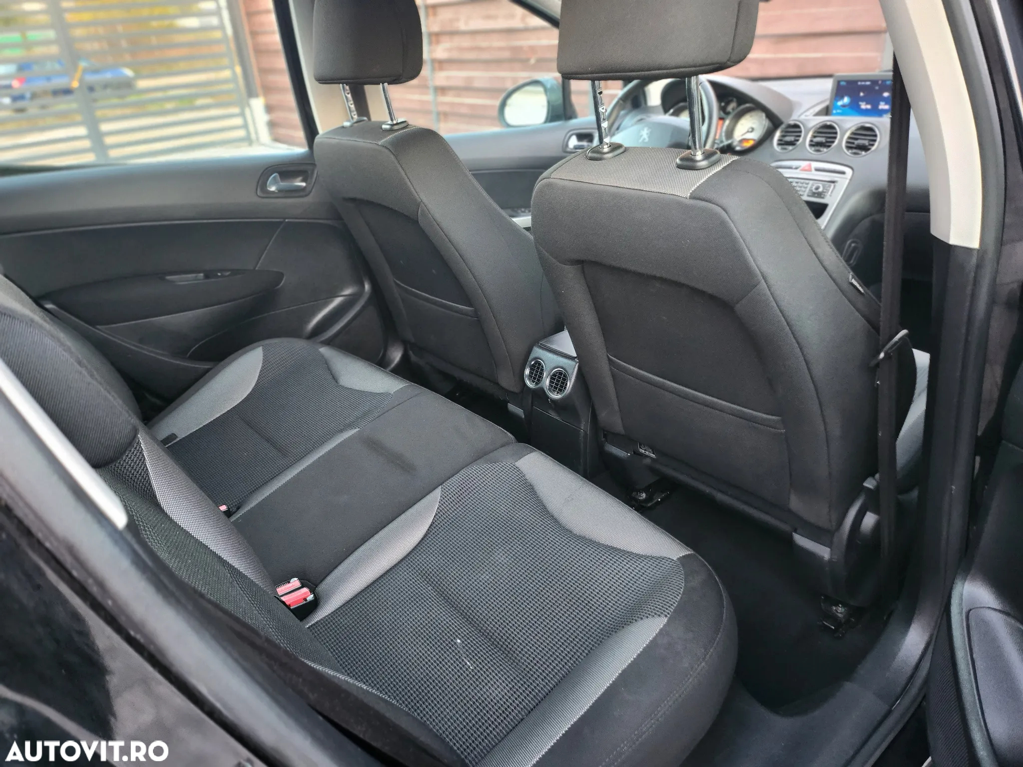 Peugeot 308 1.6E Confort Pack Aut - 9