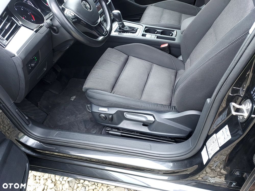 Volkswagen Passat - 16
