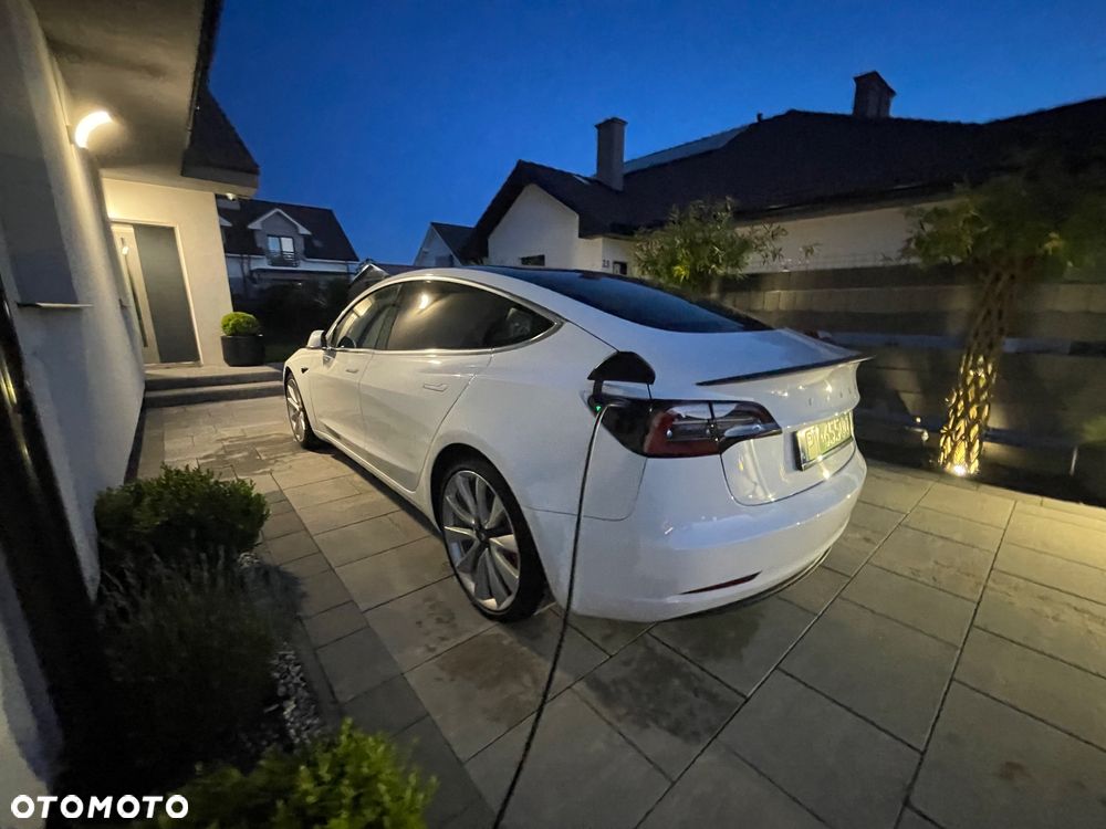 Tesla Model 3 Langstreckenbatterie Allradantrieb Dual Motor Performance - 26