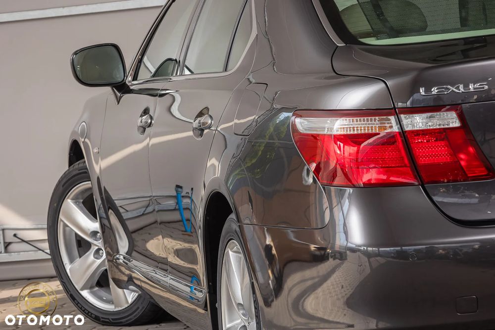 Lexus LS - 11