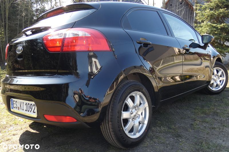 Kia Rio 1.2 Dream Team Edition - 11
