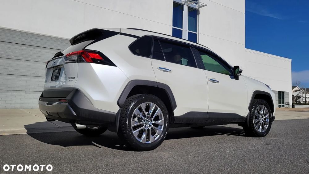 Toyota RAV4 2.5 XLE - 8