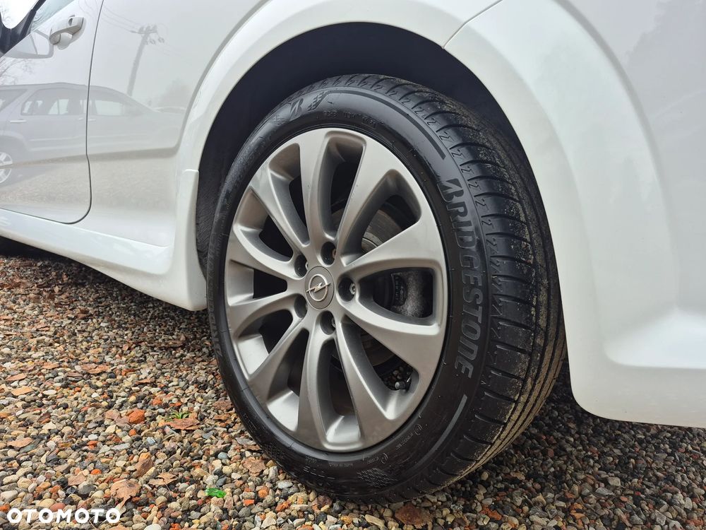Opel Astra 1.6 Black&White - 17