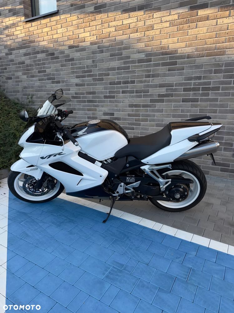 Honda VFR - 12