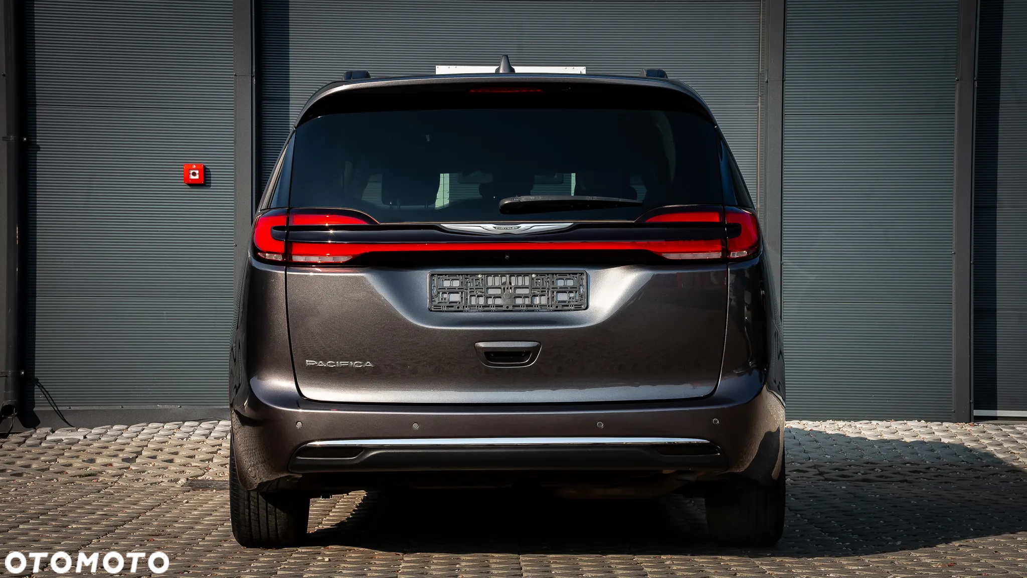 Chrysler Pacifica - 2
