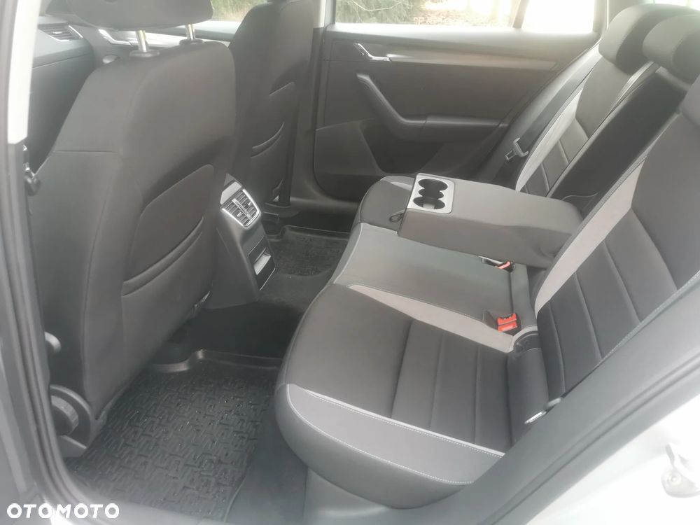 Skoda Octavia 2.0 TDI Premium Edition - 10