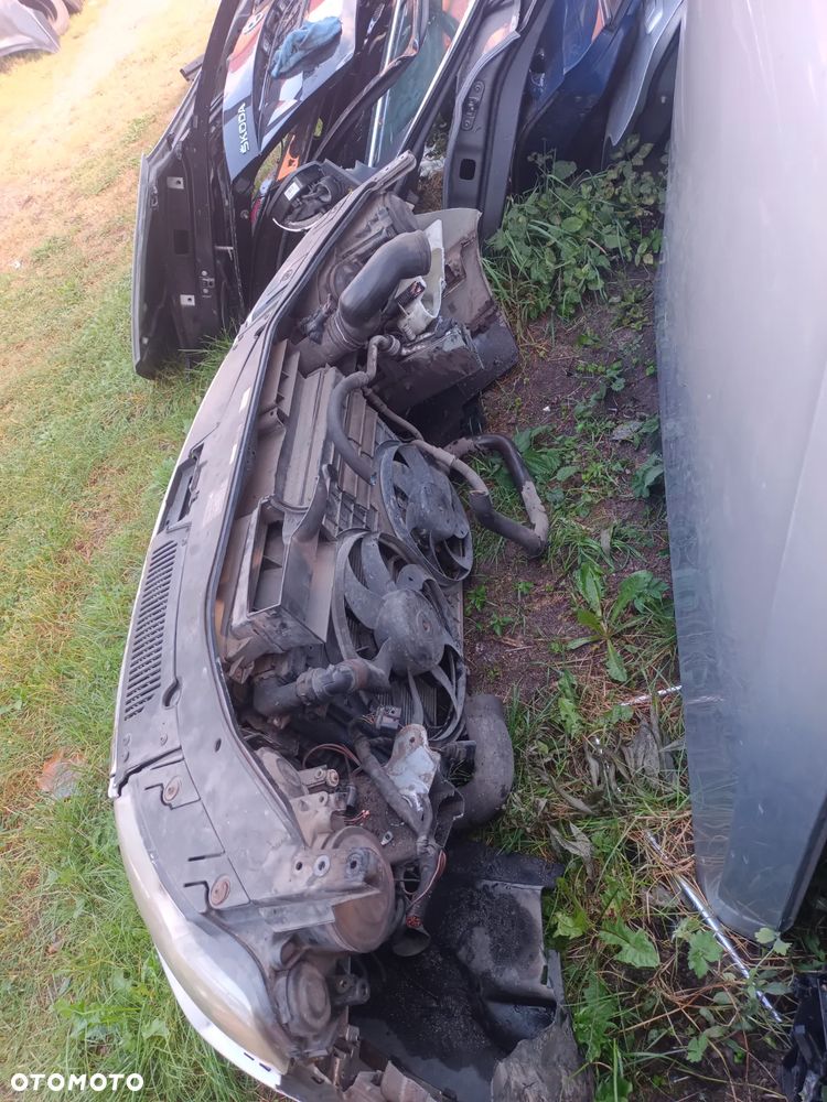 Volkswagen Passat B6  maska pokrywa silnika - 3