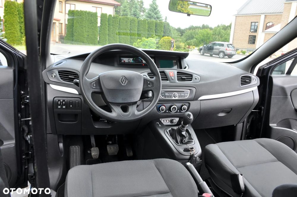 Renault Scenic 1.6 16V Luxe Privilege - 30