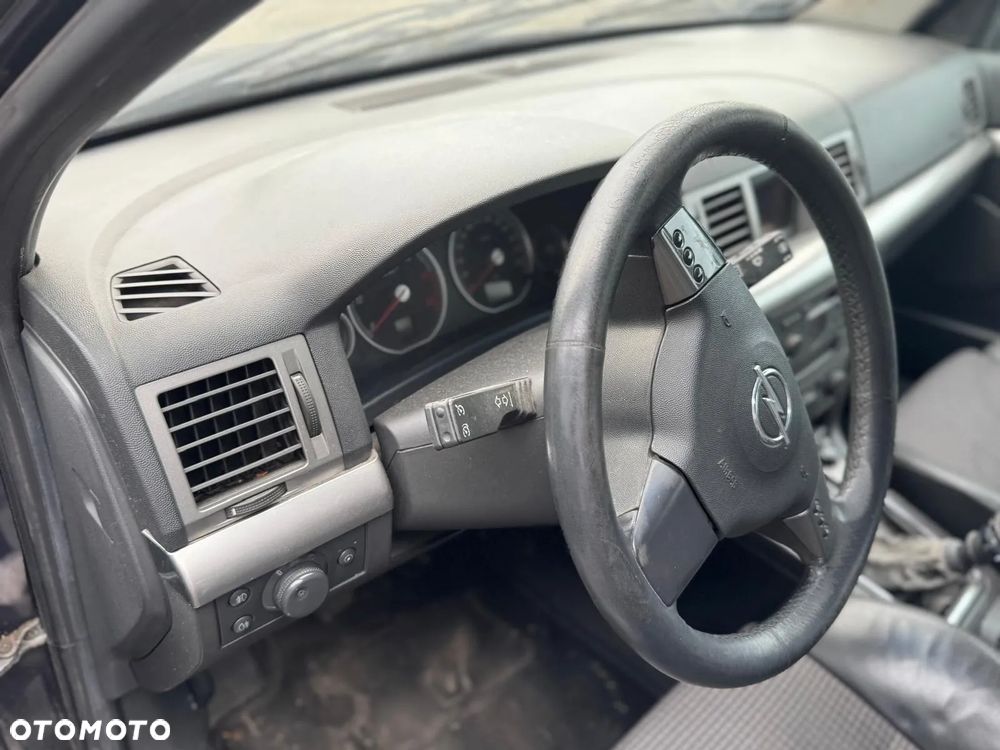 Opel Signum 2004 poj. 2.2 DTI 125 KM - samochód cały na części - 10