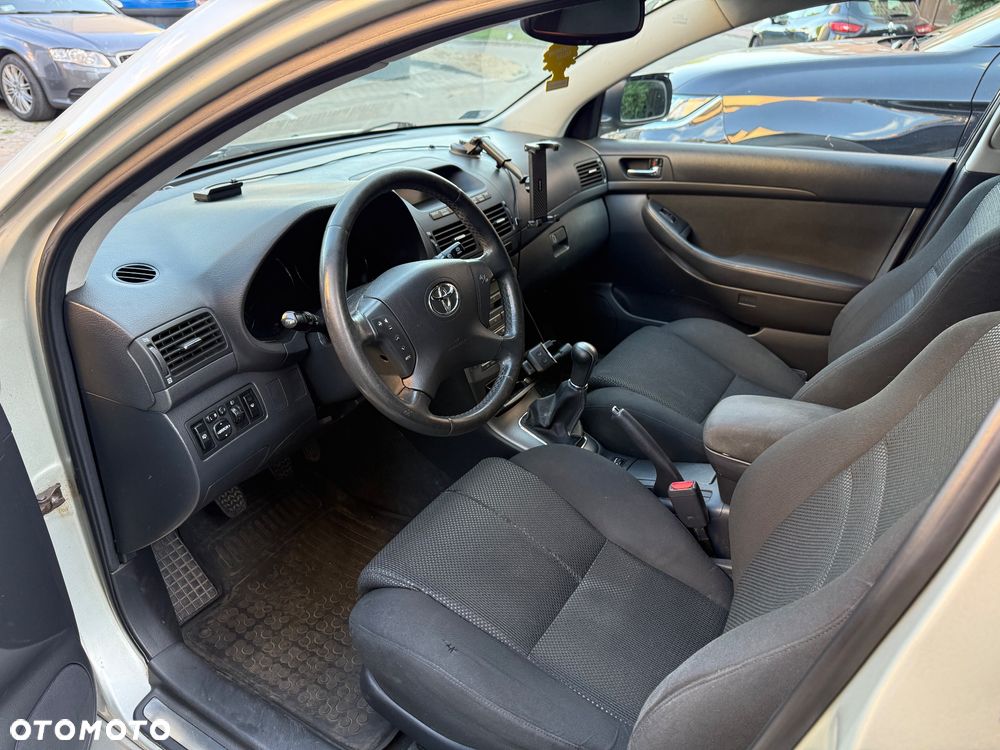 Toyota Avensis 1.8 VVT-i Sol - 22