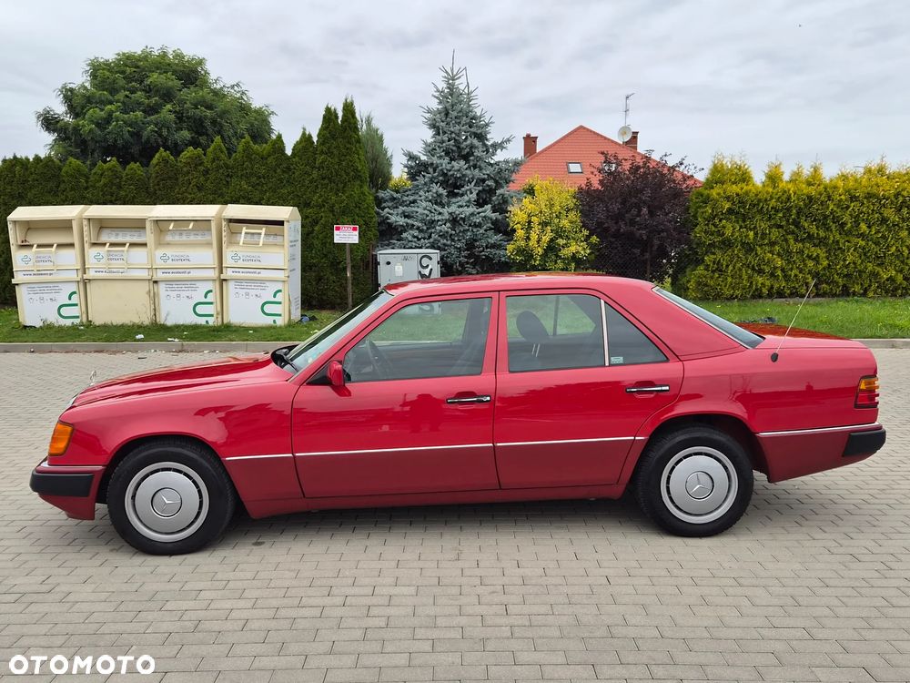 Mercedes-Benz W124 1992 photo 2