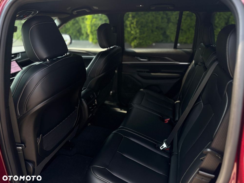 Jeep Grand Cherokee - 30