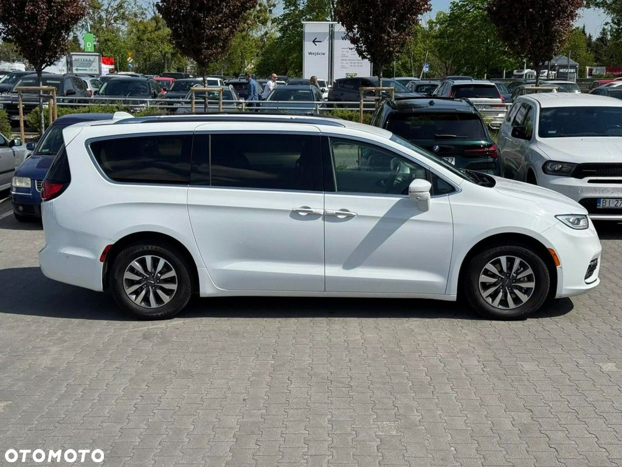 Chrysler Pacifica - 12