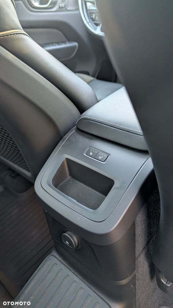 Volvo XC 60 T6 AWD Recharge Geartronic RDesign - 16