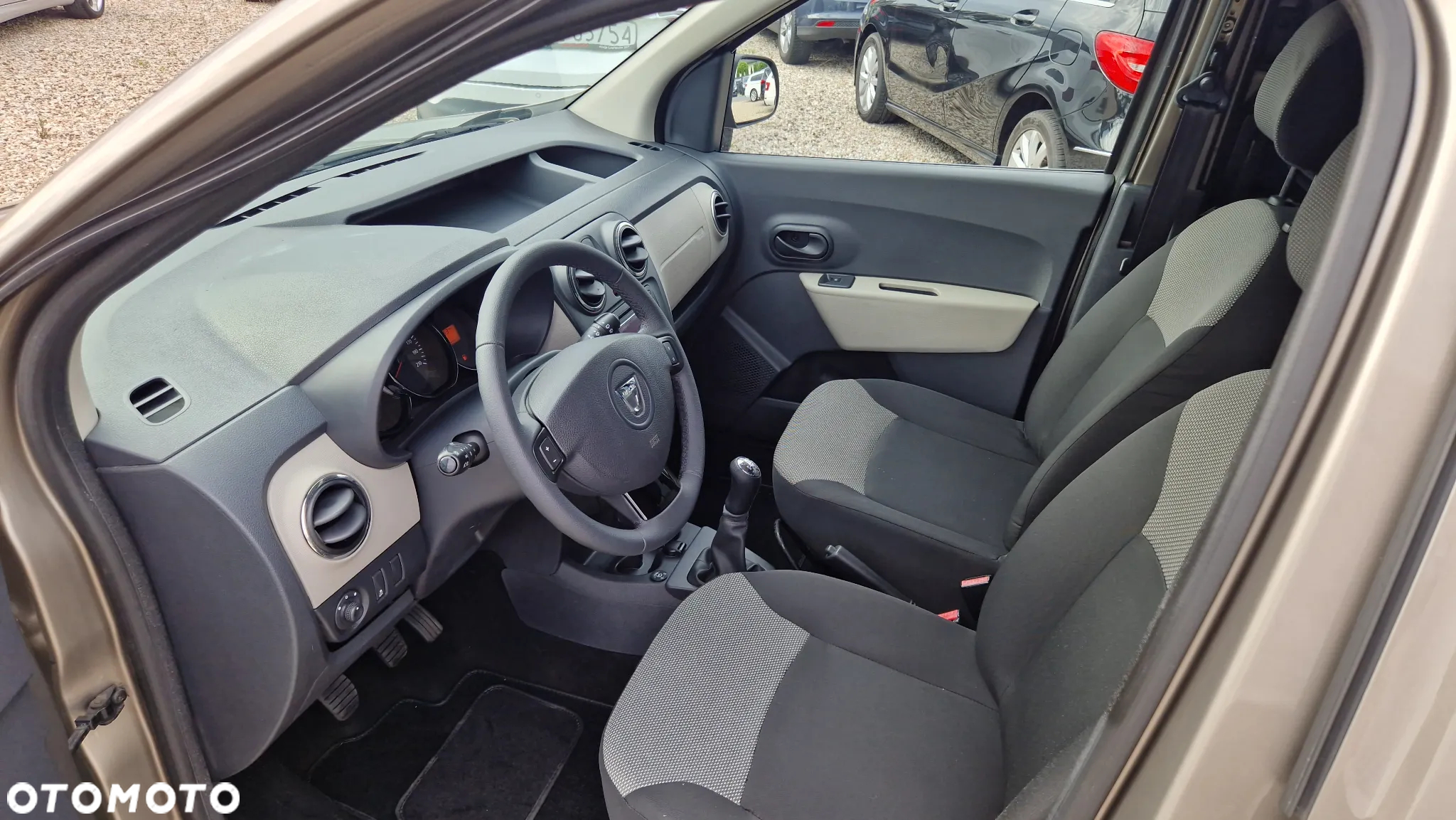 Dacia Dokker 1.6 MPI 85 Celebration - 11