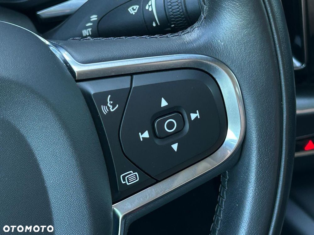 Volvo XC 60 B4 B Momentum - 21