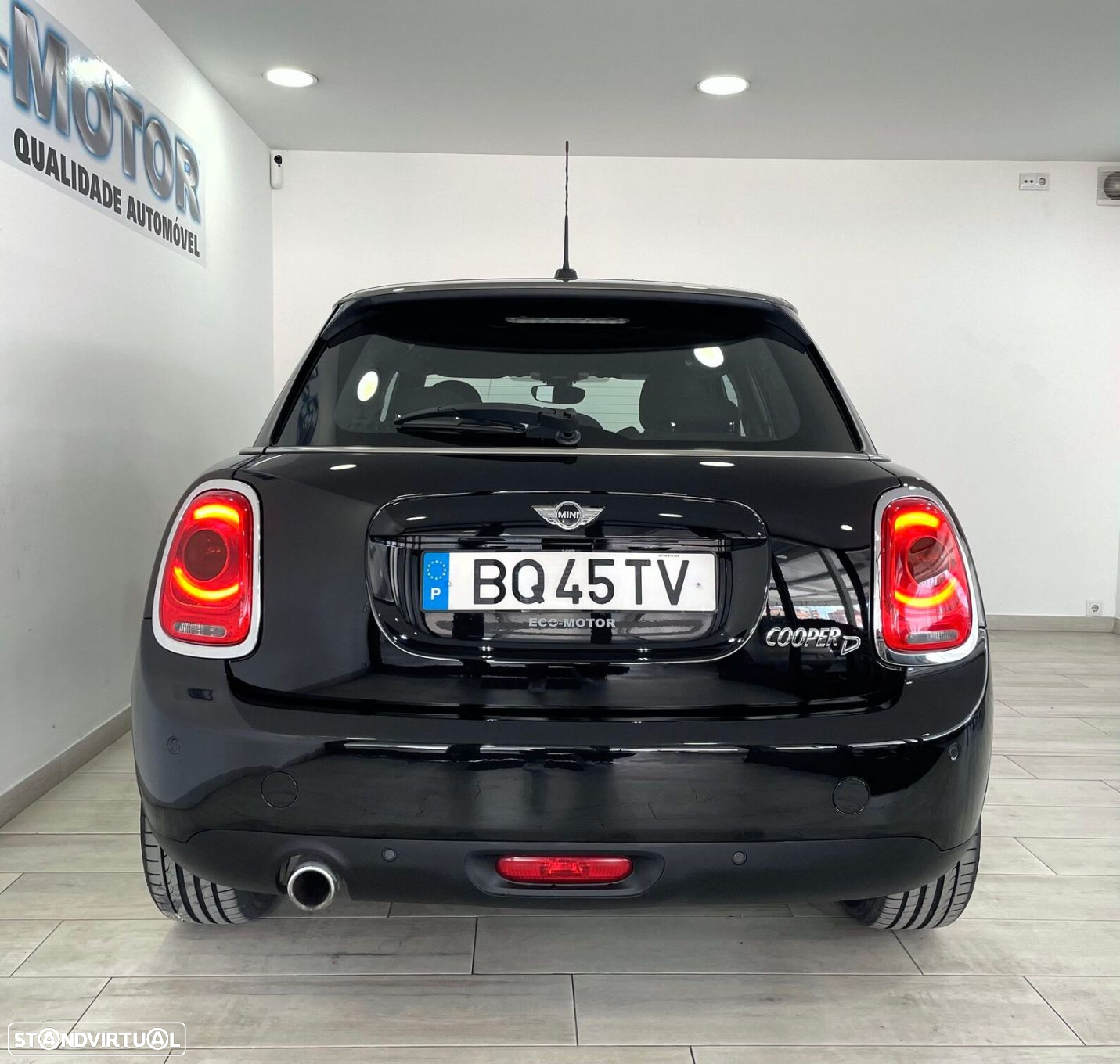 MINI 5 Portas Cooper D Auto - 18