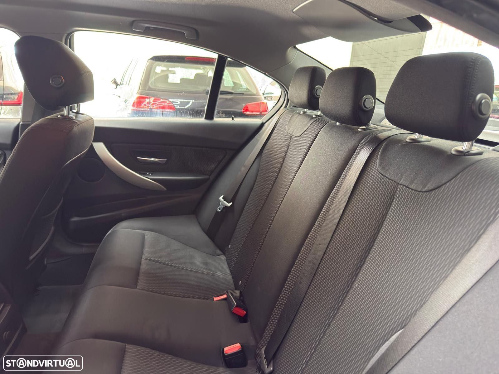 BMW 318 d Line Sport Auto - 49