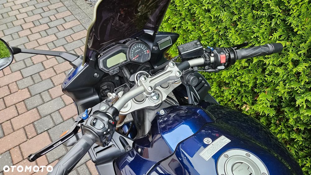 Yamaha FZ - 33