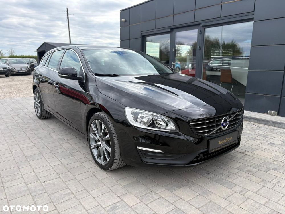 Volvo V60 D3 Drive-E R-Design Momentum - 1